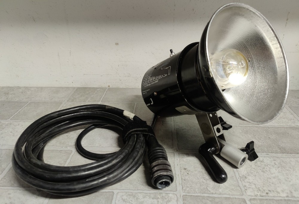 Speedotron Universal Light Head Unit Model 102 BULB NOT WORKING