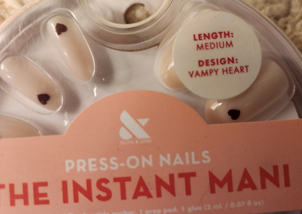 Olive & june press-on artificial nails vampy heart