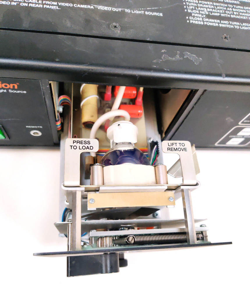 Concept INC IntraVision 8425 Automatic Light Source 75 OHMS 1Vpp 115VAC *TESTED*