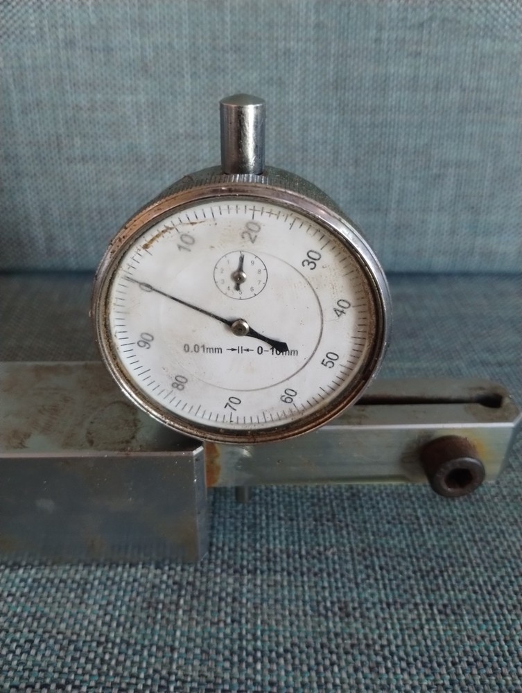 Metric Dial Indicator 0-10mm Range 0.01mm Resolution with Precision Mount Base
