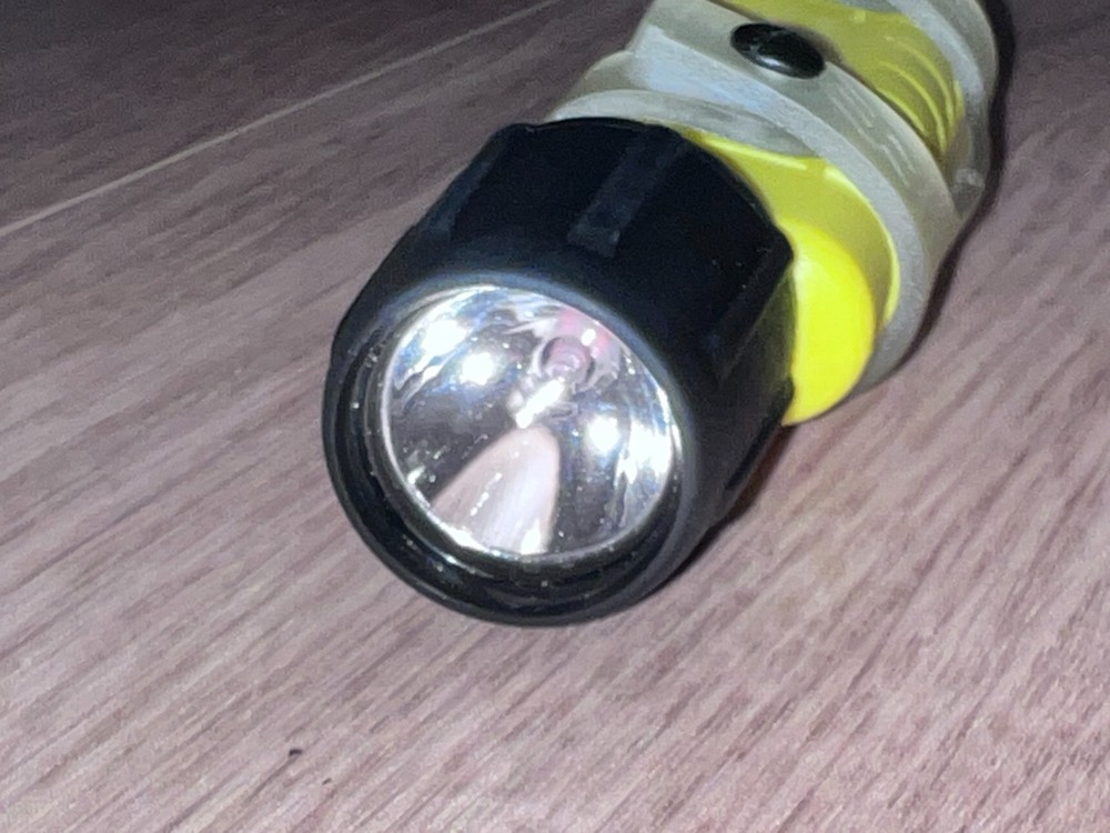 Underwater Kinetics Mini Q40 Dive Flashlight 500Ft Depth