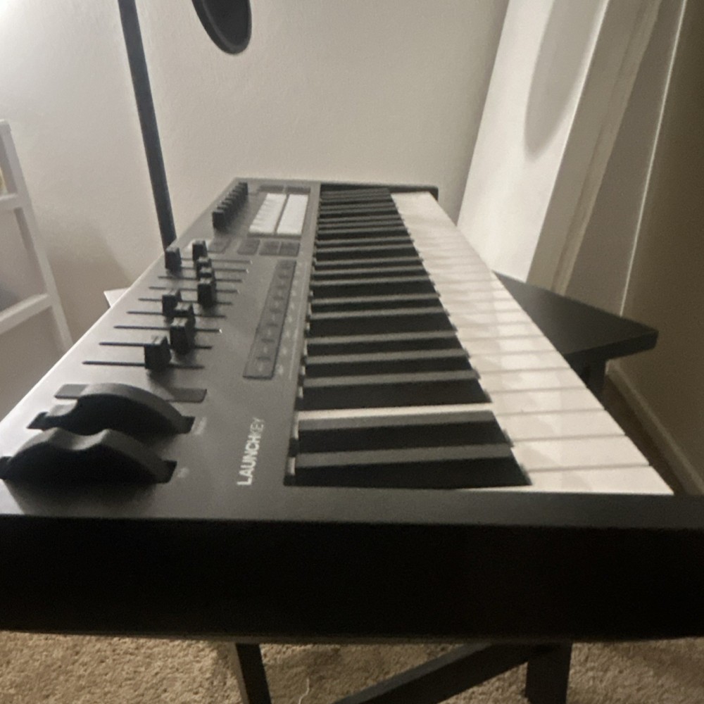 Novation Launchkey 49 MK4 MIDI Keyboard Controller 49-Key USB Faders Pads Knobs