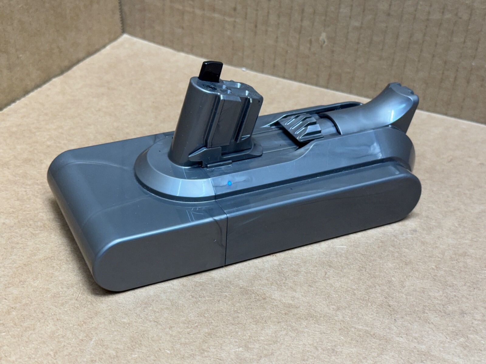 DYSON V15 OUTSIZE - SV47 / SV22 GENUINE OEM 3600mAh CLICK IN LI-ION BATTERY