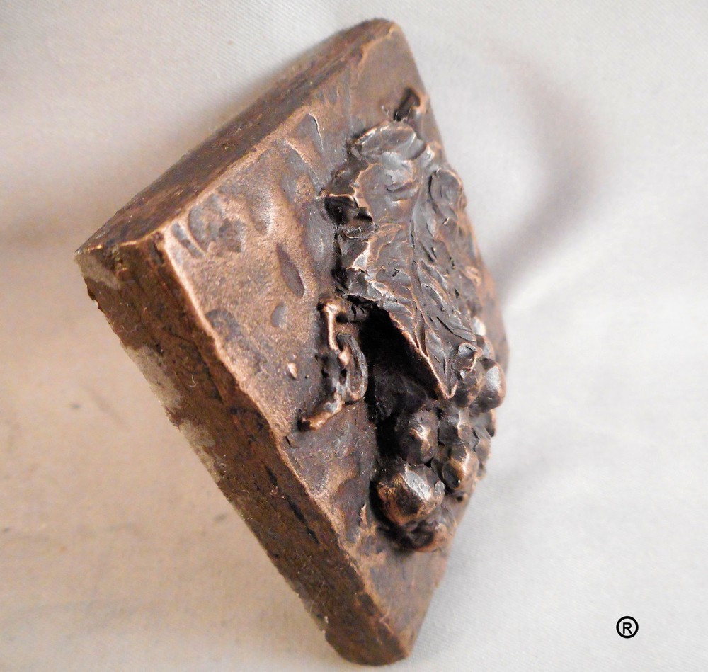 Bronze Grapes Decorative Tile Dot