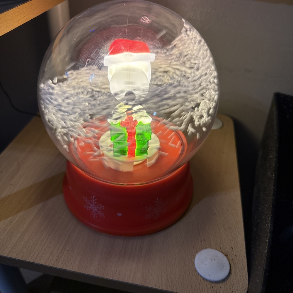 Snoopy Electric Snow Globe