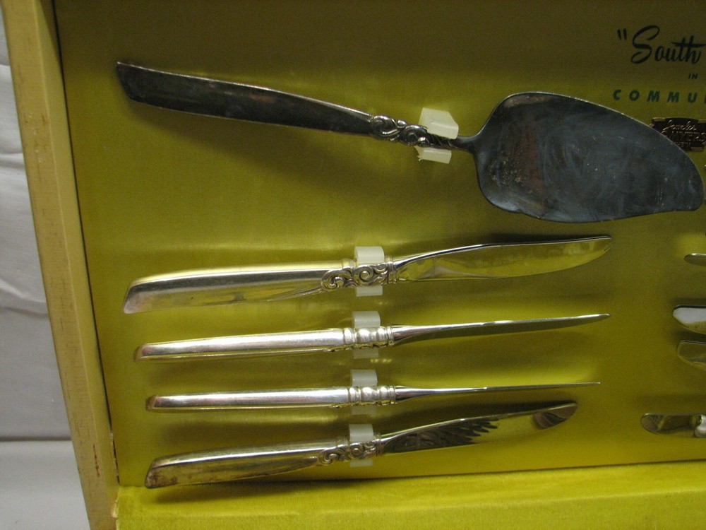 South Seas Silverplate Dinner Set & Chest Oneida Community Flatware 53 pc Lot