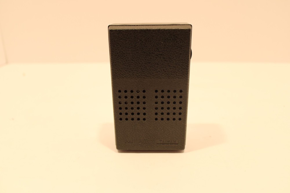 Commodore Superlative TW 88 Transistor Radio (1965?)