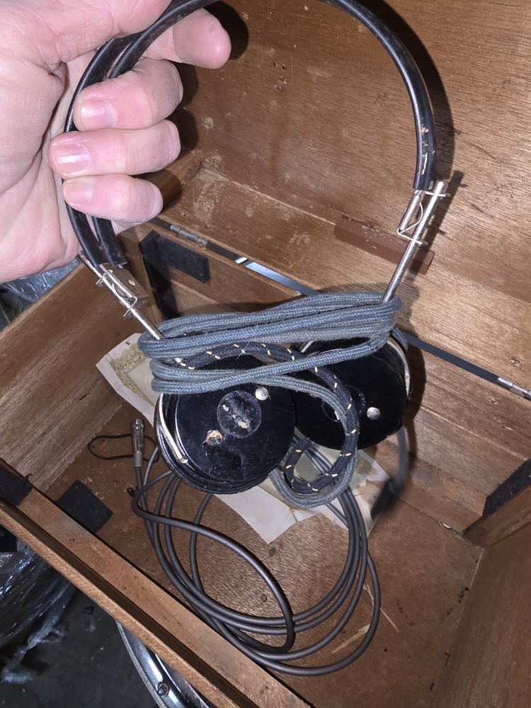 Fisher Research Laboratory Leak Detector LT-15