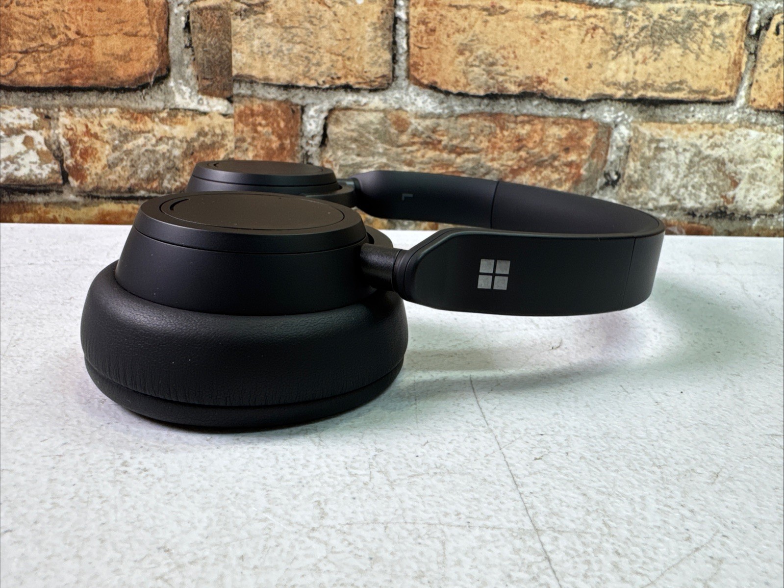 Microsoft Surface Headphones 2 Wireless Bluetooth Noise-Cancelling Black