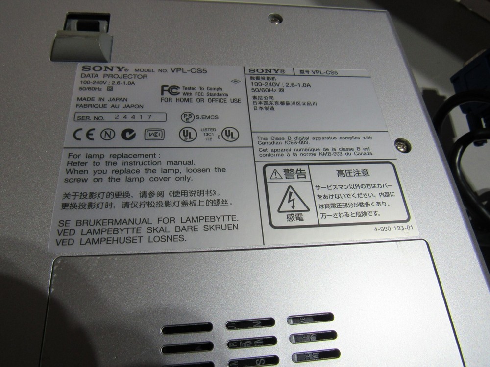 SONY VPL-CS5 SVGA LCD Data Projector