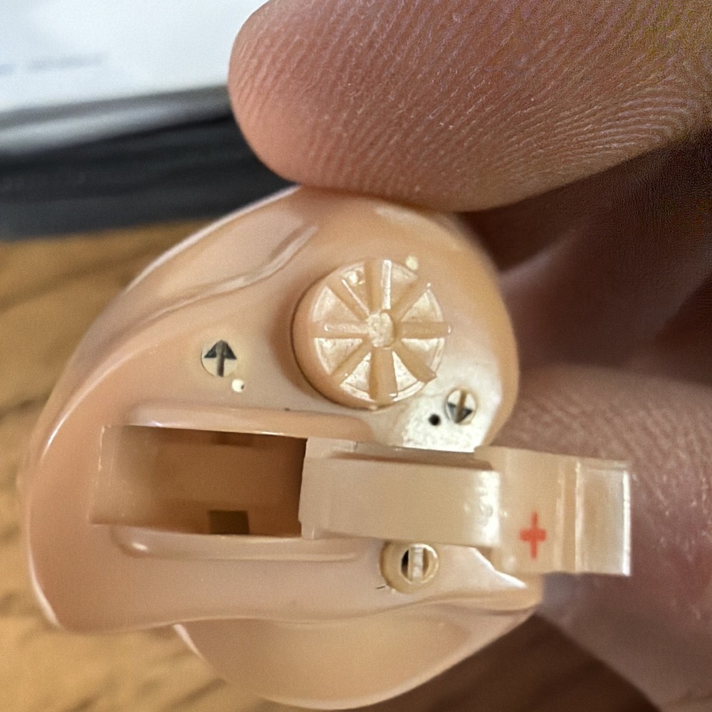 Unitron Hearing Aids In The Ear ITE - Untested