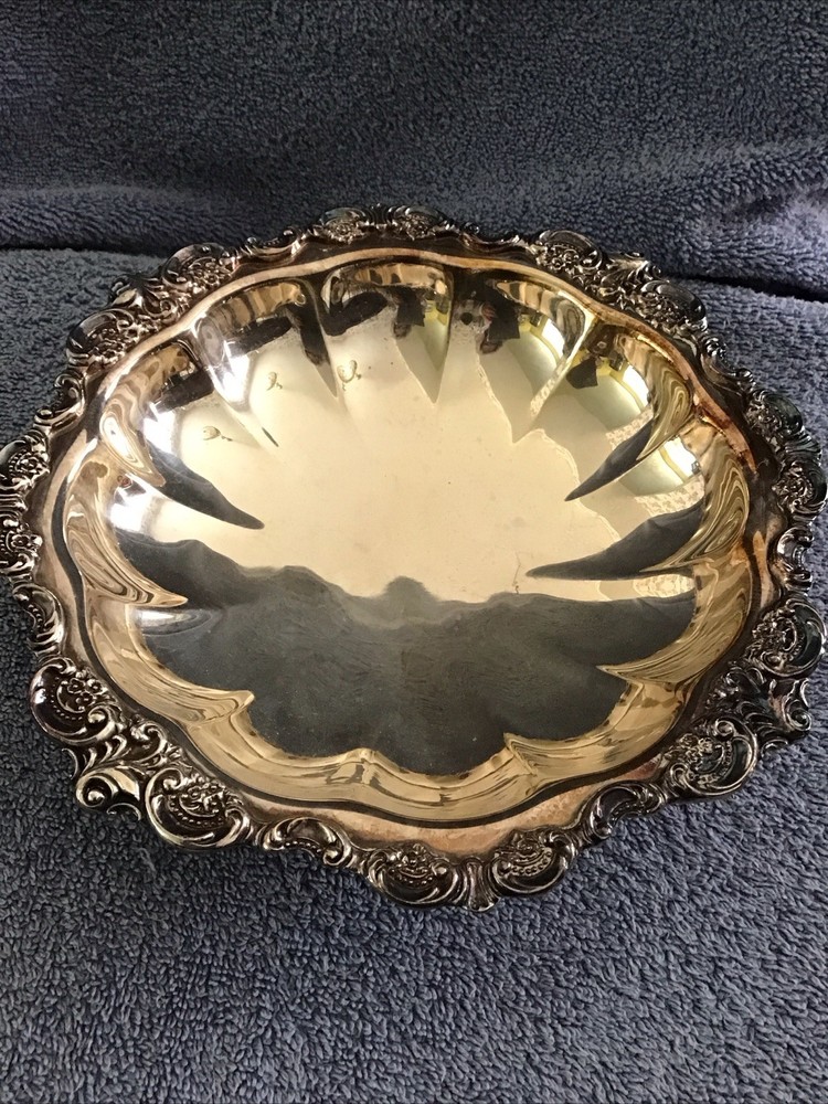 Vtg Wallace Silver Plate  Bowl Baroque  8.5” Centerpiece Serving Pedestal Nice
