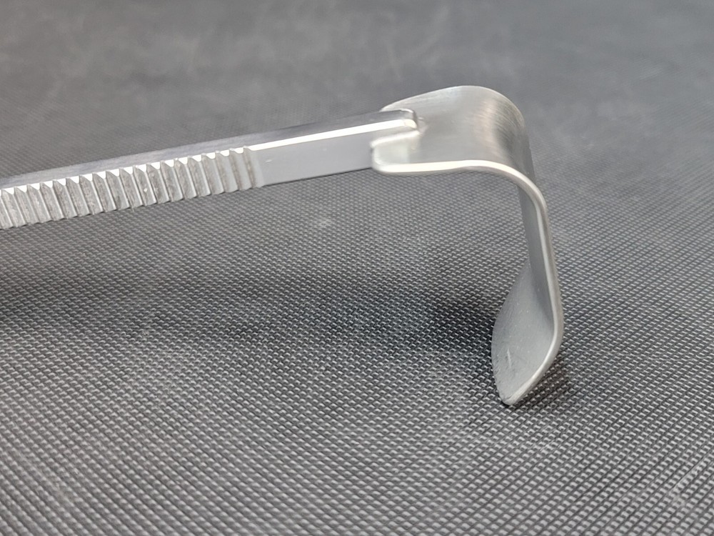 V. Mueller SU2951-80 Retractor Blade