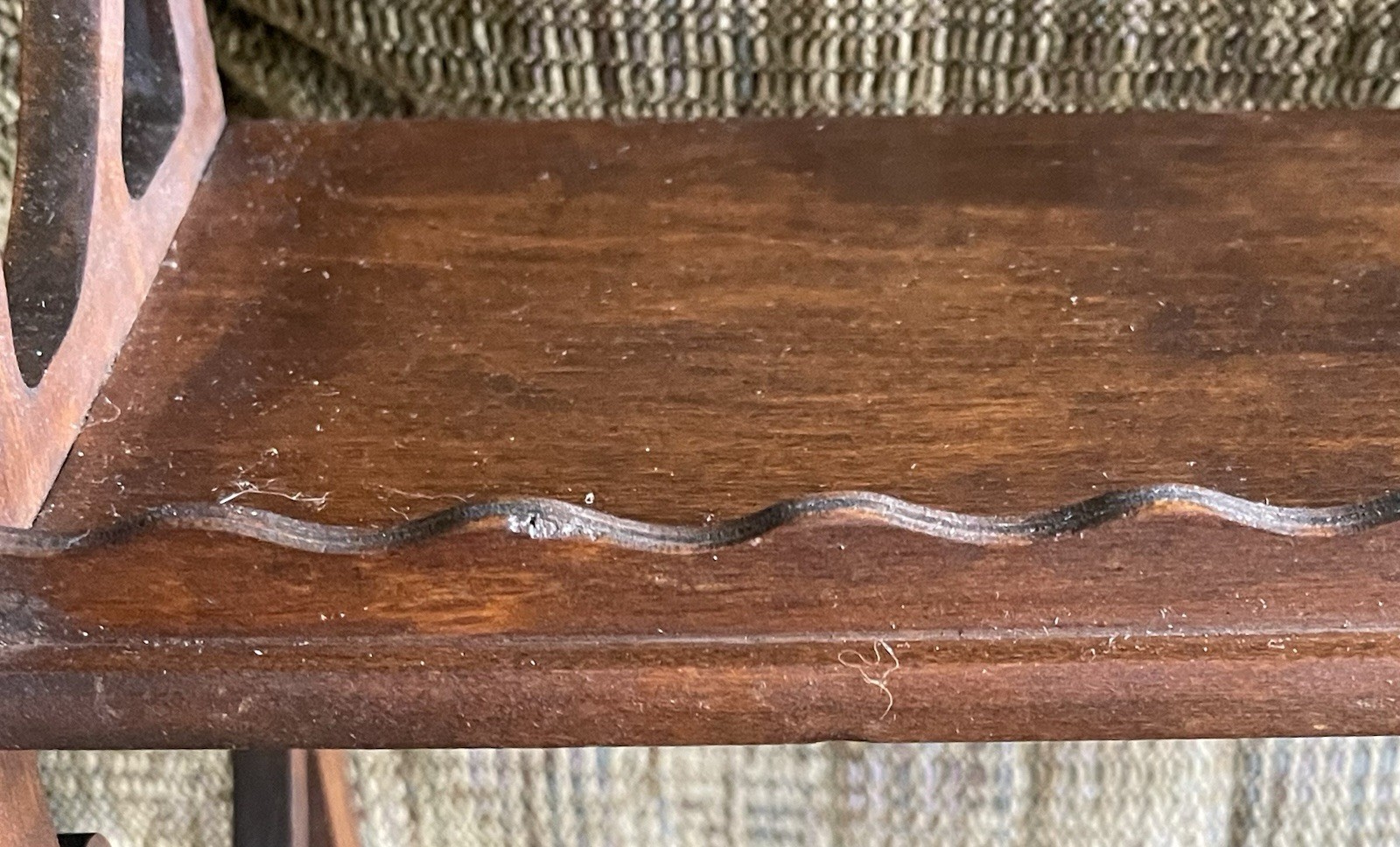 ANTIQUE? ENGLISH EDWARDIAN CARVED MAHOGANY HANGING ETAGERE WALL SHELF! LOVELY!