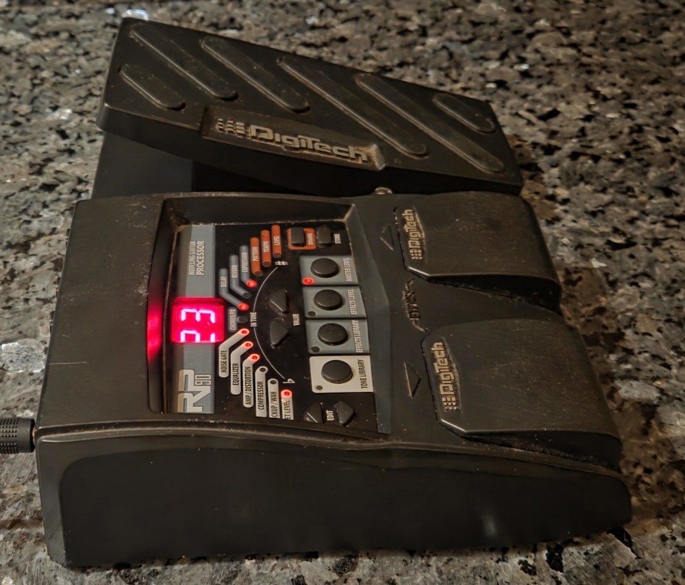 Digitech RP90 Modeling Guitar Processor 59 Hi Def Models,Expression Pedal DSP