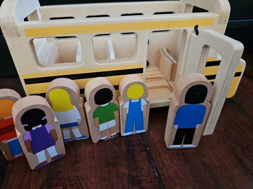 Melissa & Doug School Bus W/figures