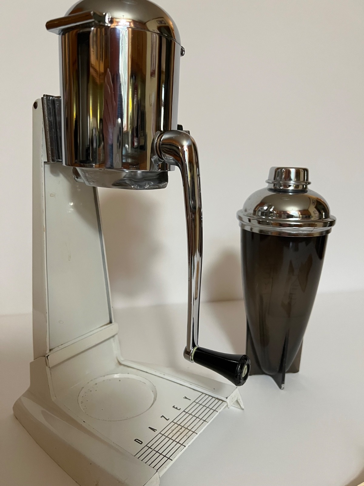 Amazing Chrome. "Dazy" Ice Crusher w/stand rare shaker top & wall Bracket
