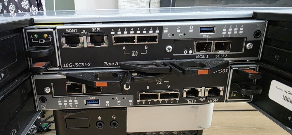 Dell Compellent SC4020 24x600GB Storage Array 2x 10G-ISCSI-2 Controller 2x PSU