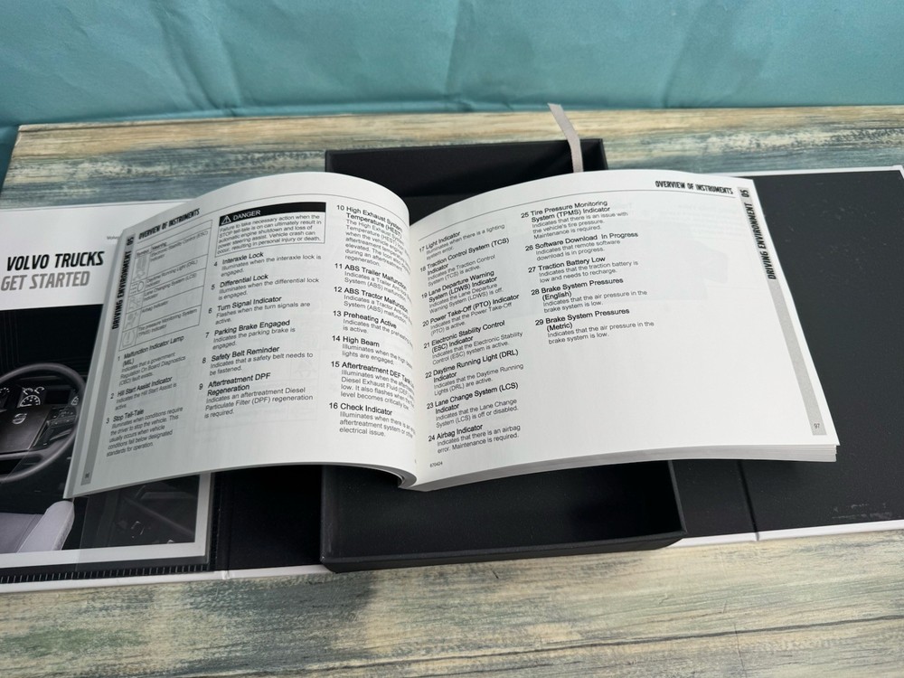 VOLVO VNL DRIVER`S MANUAL GUIDE INFORMATION BOOK 22945962 EUC