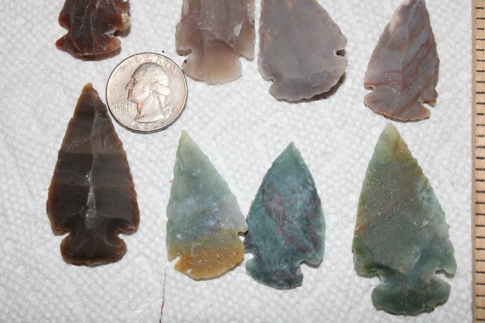 25  jasper Arrowheads per lot.