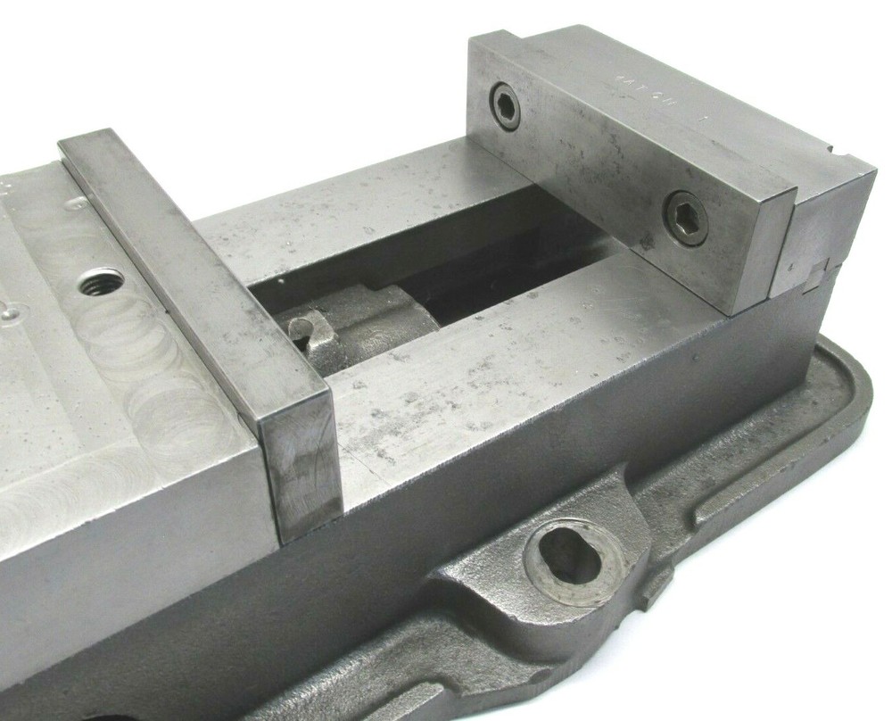 KURT ANGLOCK 6" MILLING MACHINE VISE w/ JAWS - #D60
