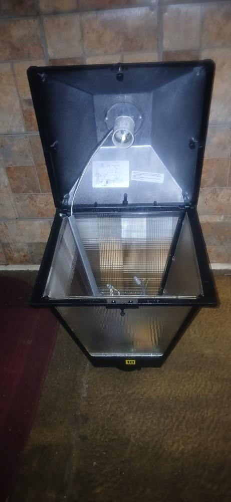 Large Outside Lamp,does Not Have The Pole