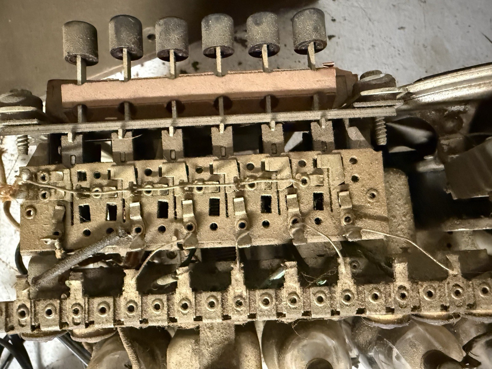 1939 PHILCO Radio model 39-7 push button tube wood tabletop