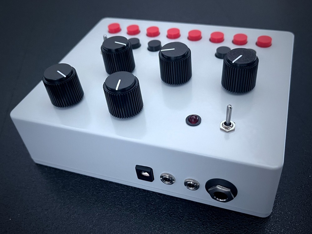 8-Bit Power Synthesizer (Handmade, Rucci)