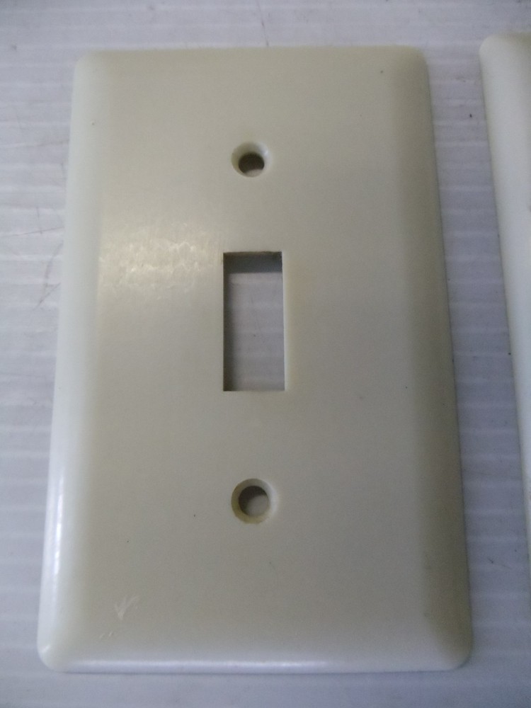 OLD VINTAGE BAKELITE ELECTRICAL SWITCH OUTLET PLATE COVERS IVORY GE
