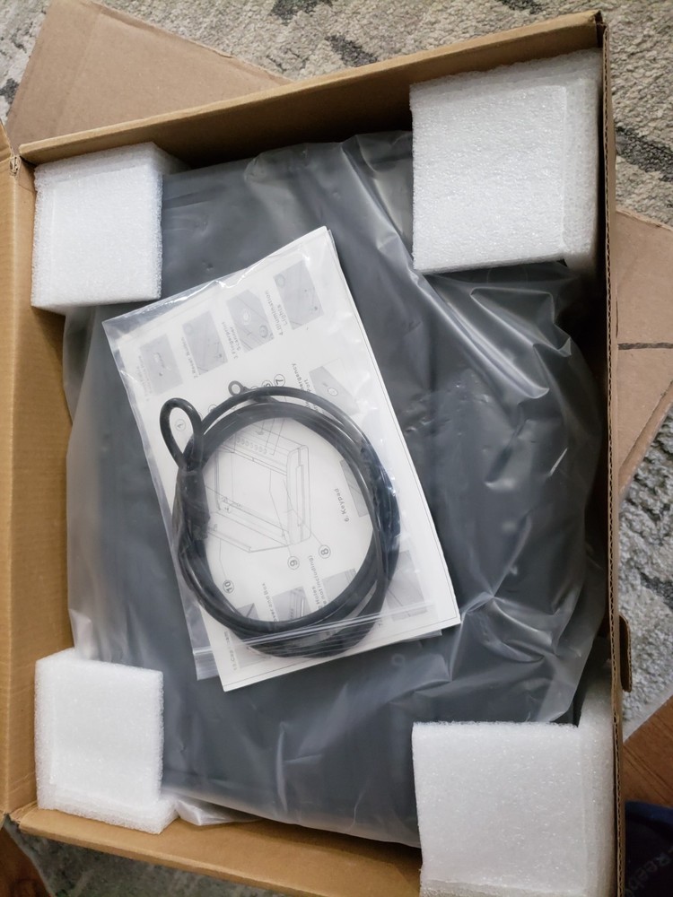 Pineworld Biometric pistol size safe, new