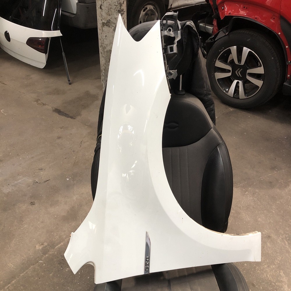 VOLKSWAGEN GOLF driver SIDE WING WHITE 2016 + BRACKET
