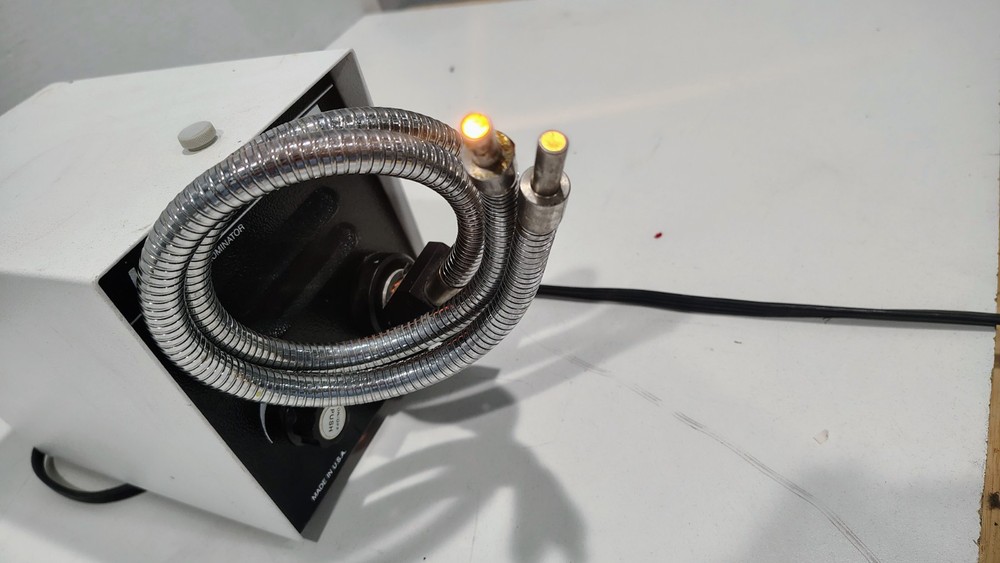Fiber Optic Illuminator Lite Scope Cold Light Source Generates high-Intensity