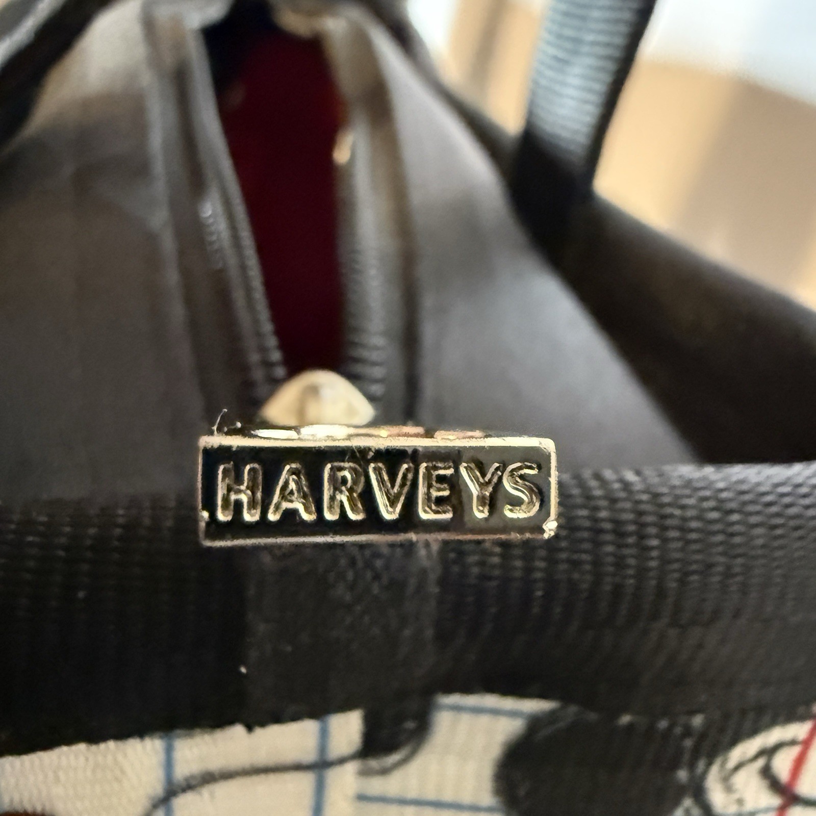 Harveys Disney Couture Minnie & Mickey Love Kiss Sketch Seatbelt Bag NWOT