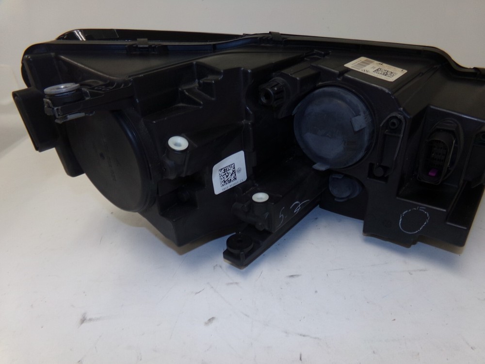 This is a Driver Left Headlight Halogen Fits 16-19 PASSAT
