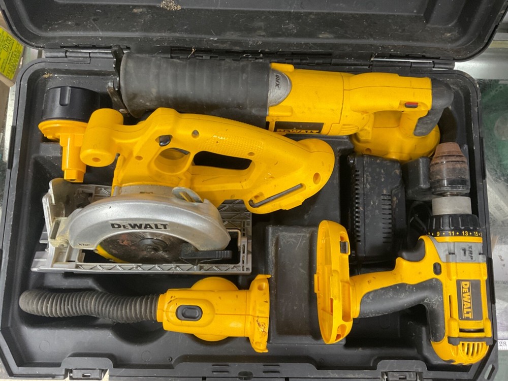 Dewalt DC4CKITA 18V Cordless Compact 4-Tool Combo Kit