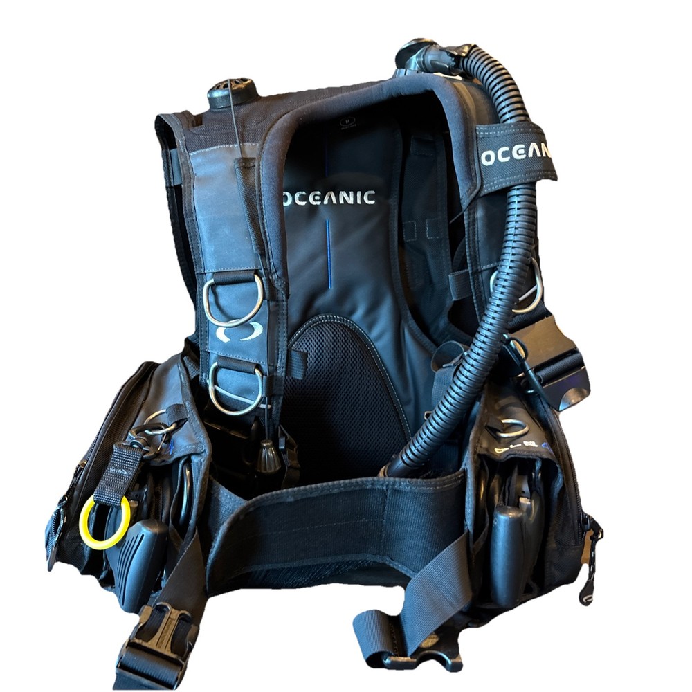 Oceanic Excursion Mens BCD w/ QRL4 - Black/blue- Medium.