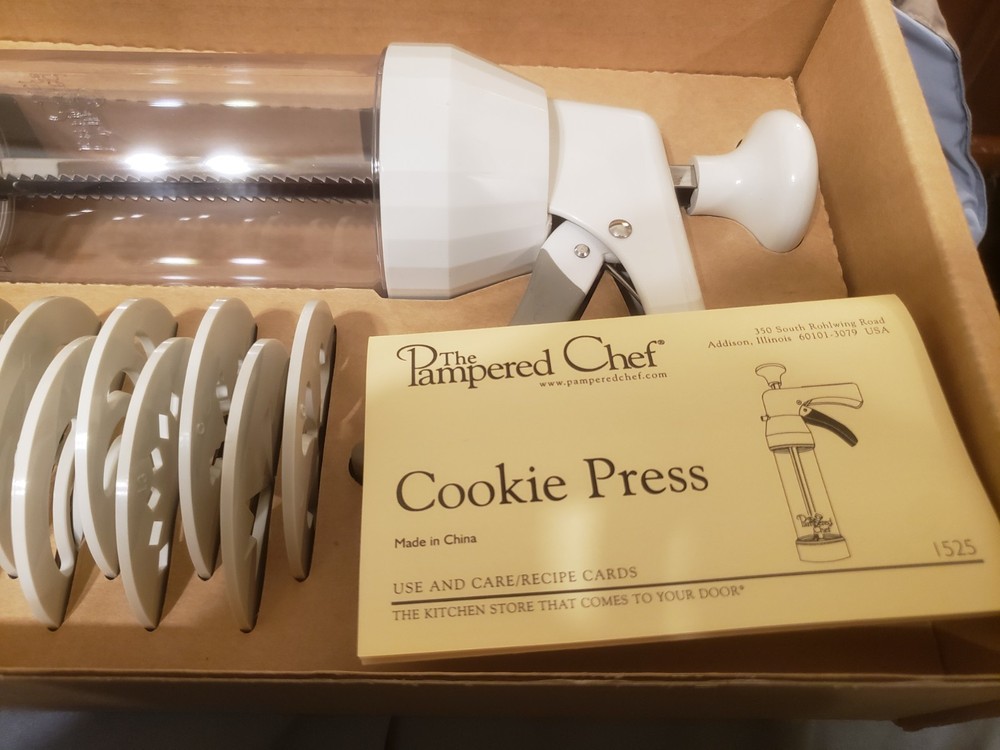 The Pampered Chef Cookie Press #1525 w/16 Discs EUC!