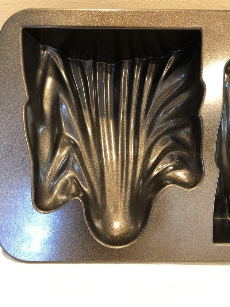 Nordic Ware Ghost Pan Halloween 10cups/2.3 Ltrs 9” Ghosts