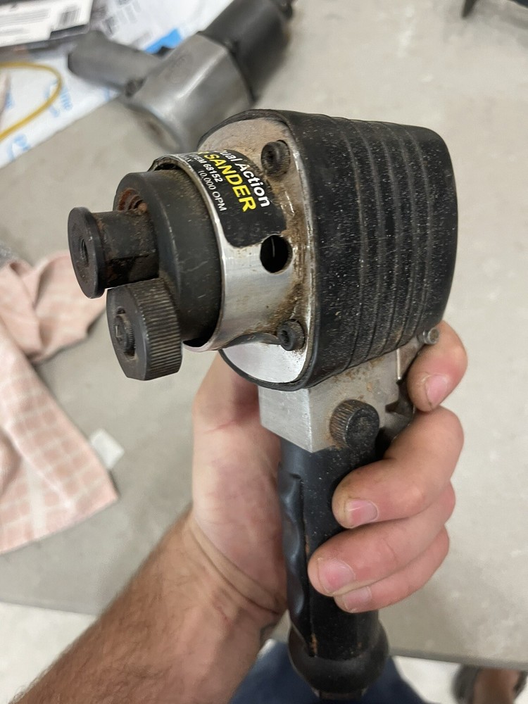 Central Pneumatic 6" Dual Action Air Sander (68152) TOOL ONLY