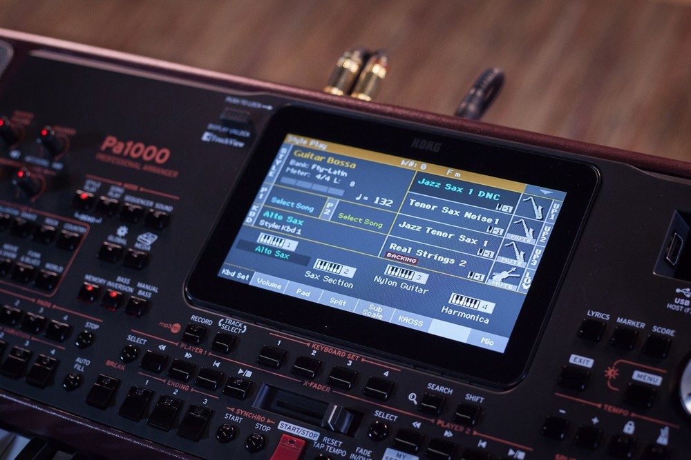 Korg Pa1000 Arranger Keyboard STAGE ESSENTIALS BUNDLE