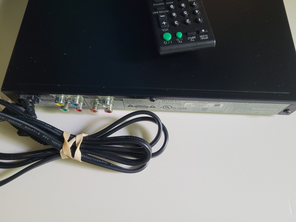 Sony DVP-SR210P DVD Player Progressive Scan with Remote