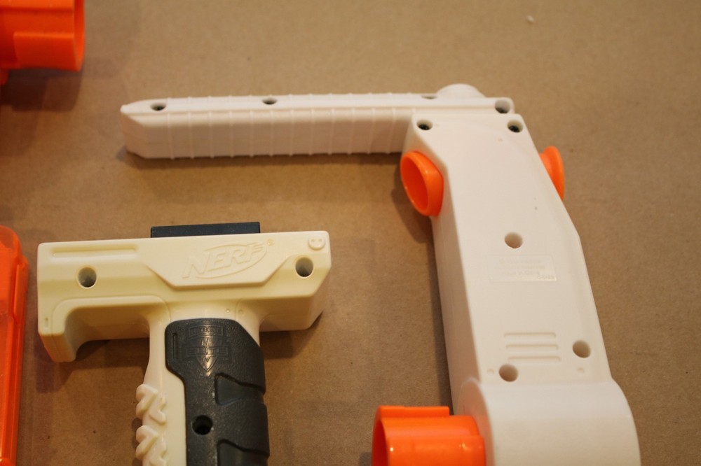 Nerf Modulus Regulator 3 Attachments with 2 magazines 12-dart clips