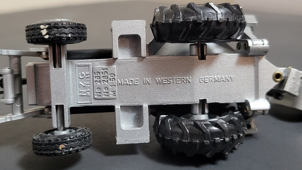 1:50 Scale Diecast CAT 416 Backhoe Loader- SILVER Limited Edition - NZG 285