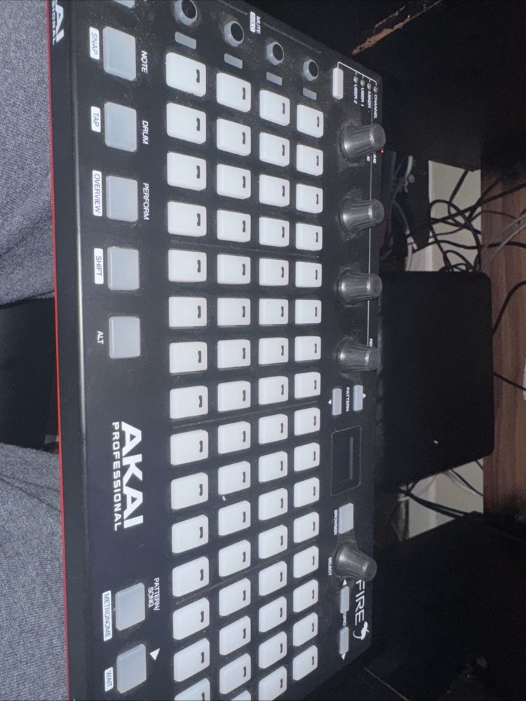 Akai Professional Fire Performance Controller Compatible with fl Studio