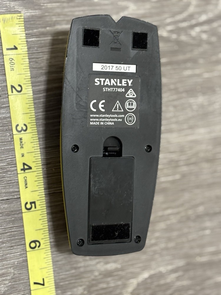 STANLEY STUD SENSOR S150 STHT77404 HAS LIVE WIRE DETECTION