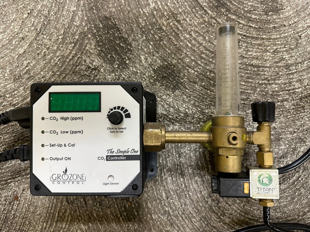 Grozone Control SCO2 CO2 Controller Simple One Series Titan Sensor 8012022 Set