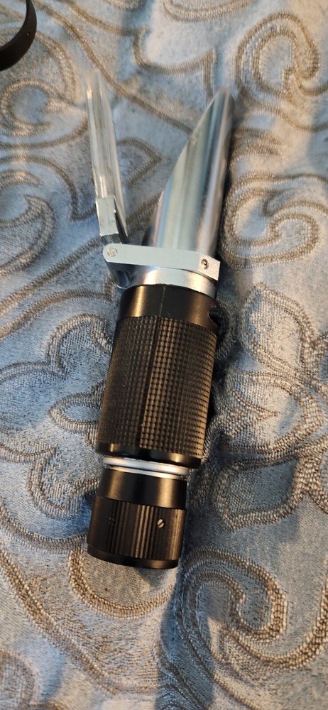 Cosmo Japanese Hand-Held Refractometer with case