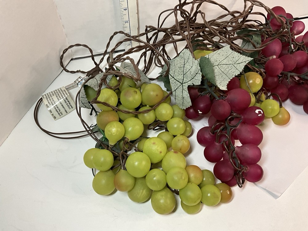 Vintage Plastic Rubber Grape String Lights Working 25’ Long 6 Clusters Red/green