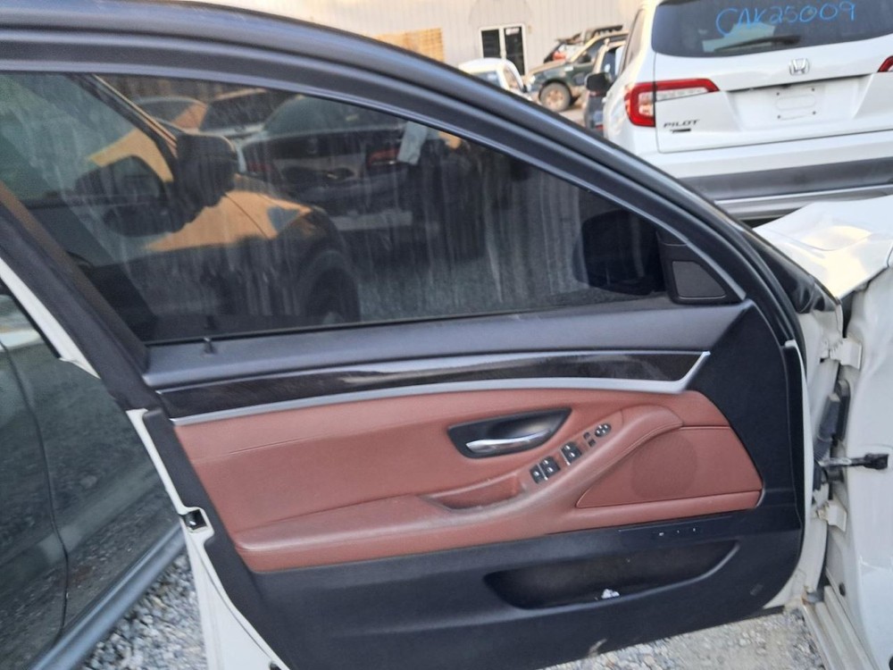 528I 2016 Glove Box 4864248