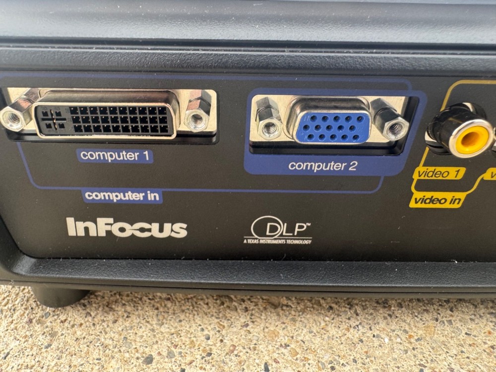 InFocus IN35 DLP Projector